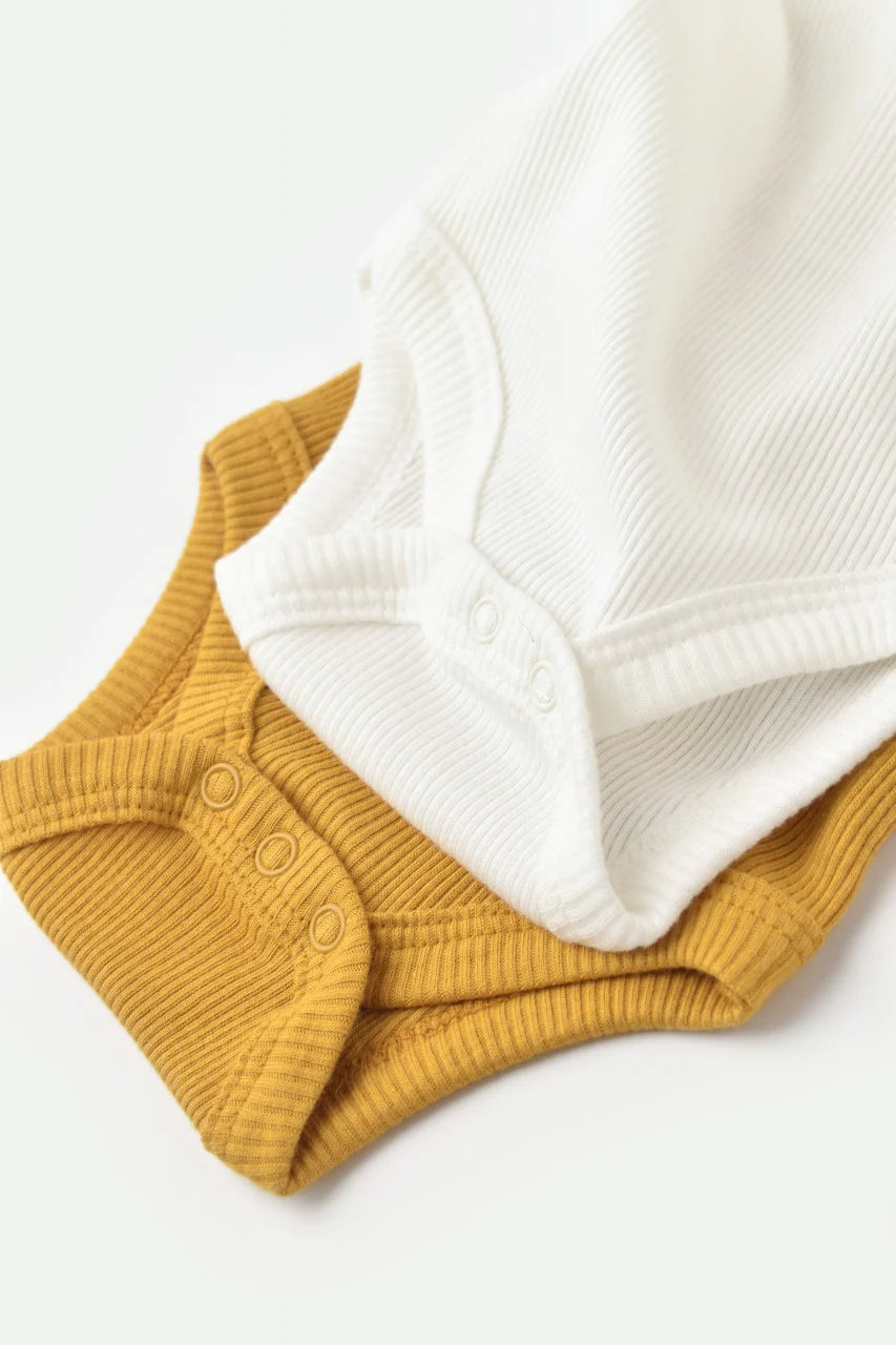 Set 2 body-uri fara maneci bebe unisex din bumbac organic si modal - Mustar/Ecru, BabyCosy