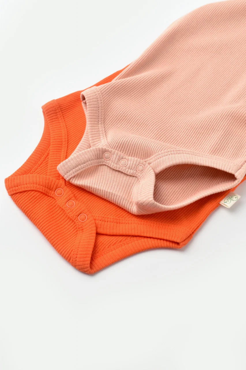 Set 2 body-uri fara maneci bebe unisex din bumbac organic si modal - Rodie/Piersica, BabyCosy