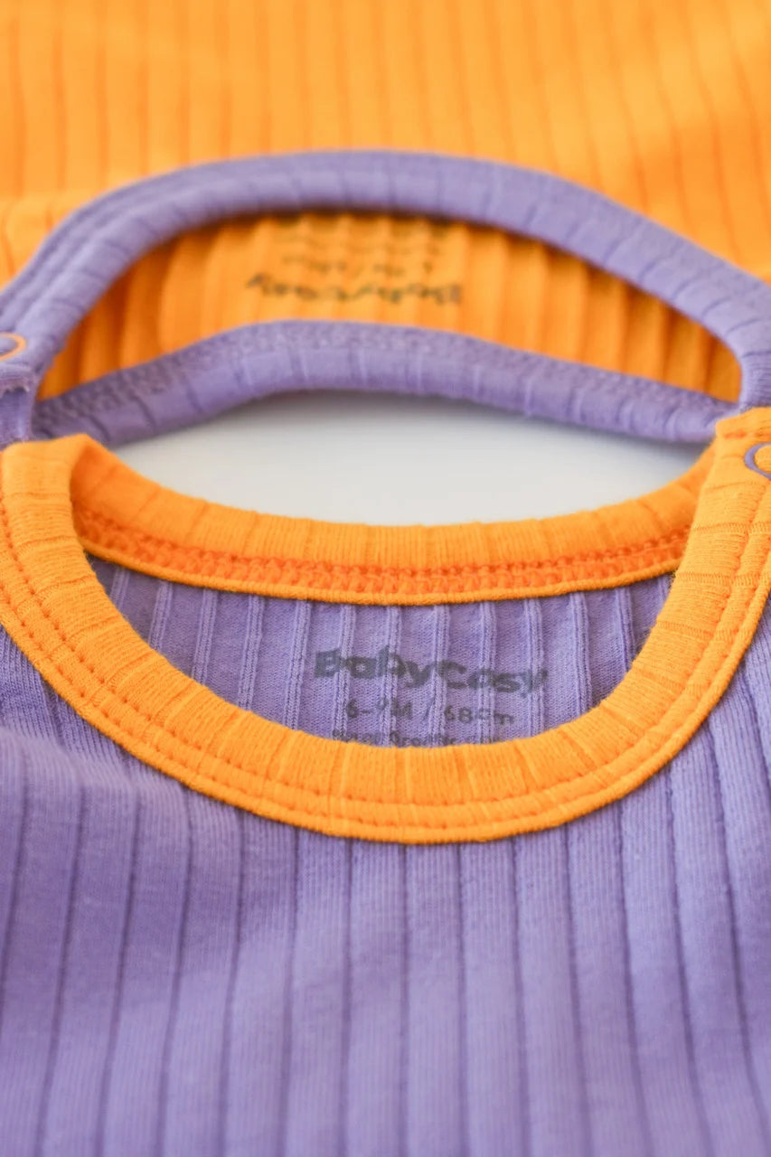 Set 2 body-uri fara maneci Ribana Bebe Unisex din bumbac organic si 5%elastan - Galben/Mov BabyCosy