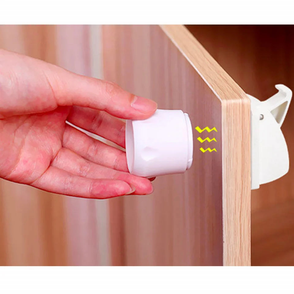 Set 4 sigurante magnetice pentru usi de dulapuri si sertare BabyJem