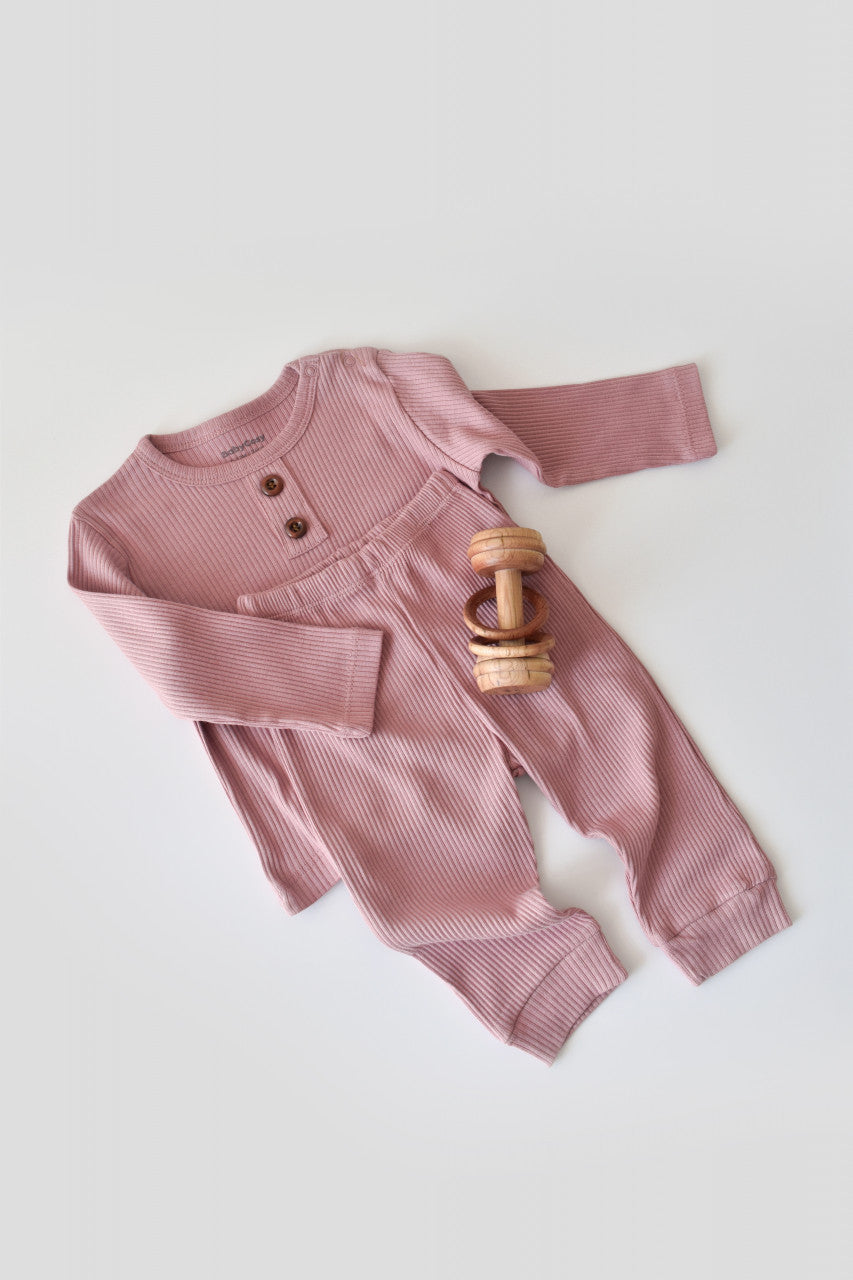 Set bluzita cu maneca lunga si pantaloni lungi din bumbac organic si modal - Roz BabyCosy