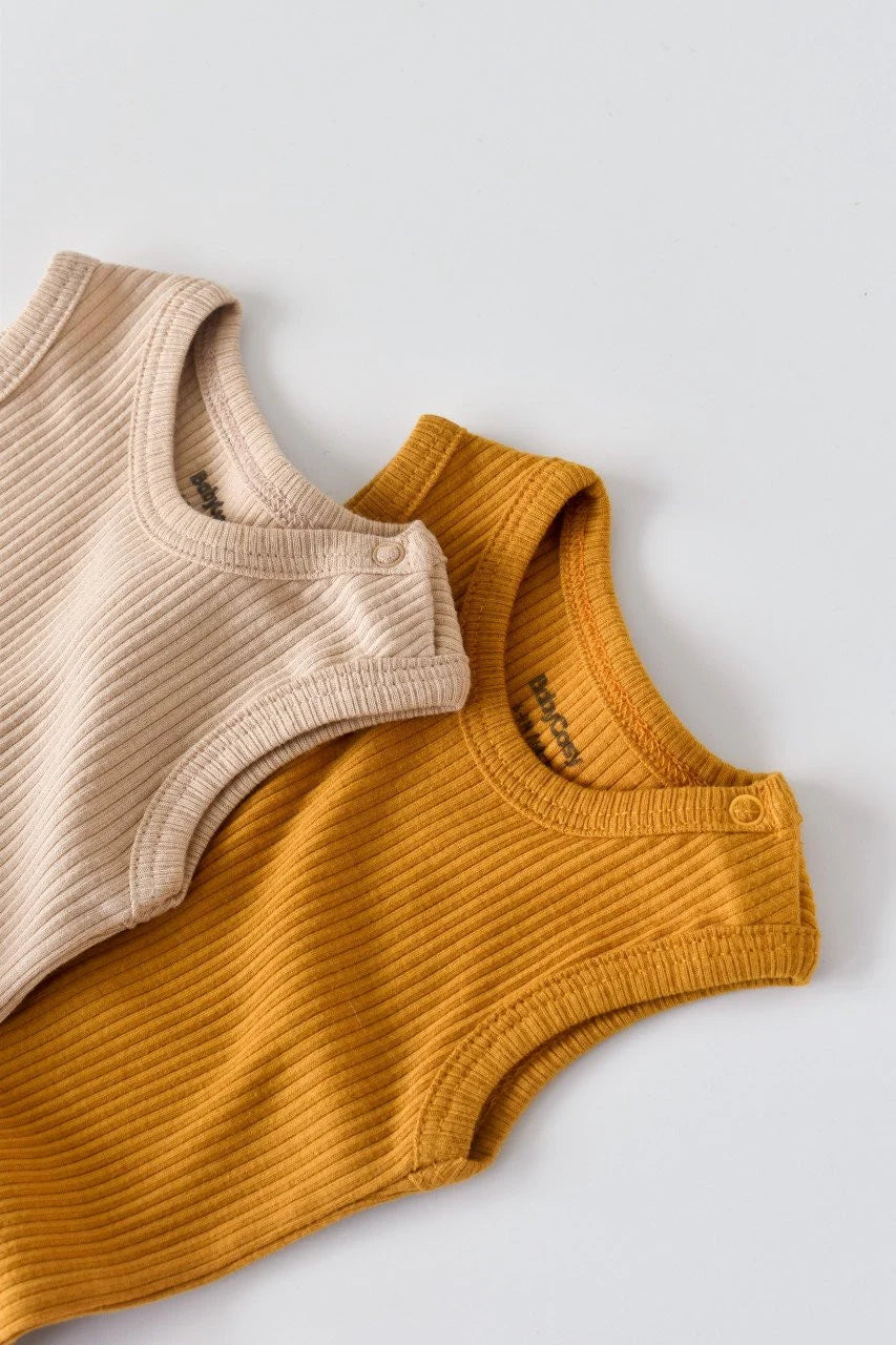 Set de 2 body-uri fara maneci din bumbac organic si modal - Mustar/Somon BabyCosy