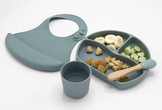 Set diversificare 4 piese din silicon BabyJem: bavetica, farfurie, lingurita si pahar